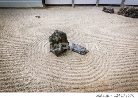 石庭・枯山水・禅イメージ　南禅寺 124175570
