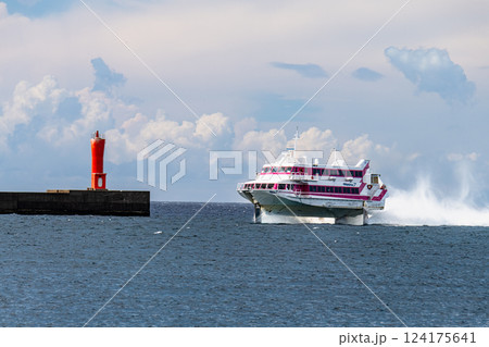 高速船ジェットフォイル　洋上アルプス屋久島(夏 124175641