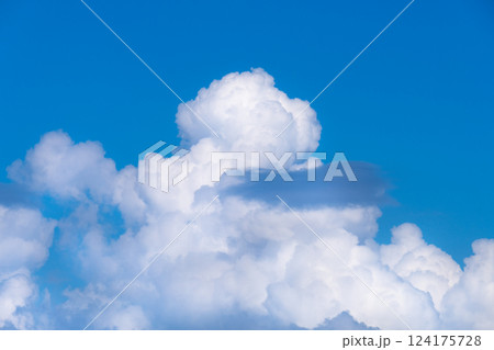 屋久島　青空と積乱雲(7月) 124175728