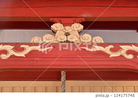 冬の北海道北斗市で清川稲荷神社境内の風景を撮影 冬の北海道北斗市で清川稲荷神社境内の風景を撮影 124175748