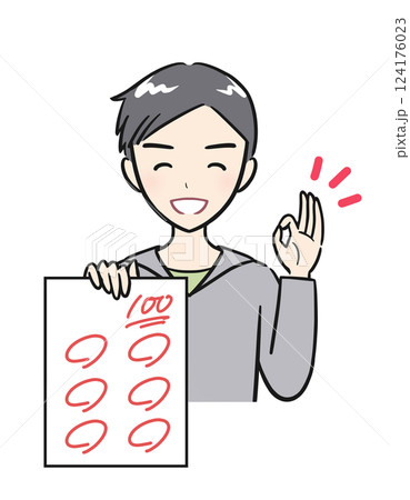 笑顔で100点を取ったテストを見せる小学生の男の子 笑顔で100点を取ったテストを見せる小学生の男の子 124176023