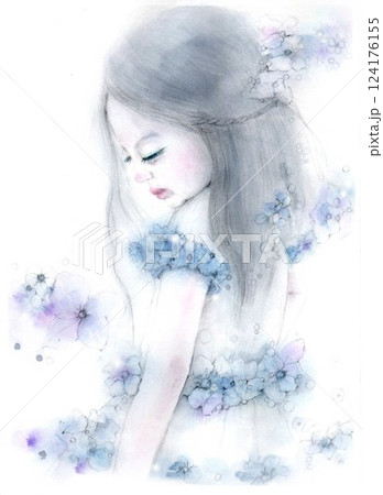 振り返ろうとしながら後ろを気にする少女 振り返ろうとしながら後ろを気にする少女 124176155