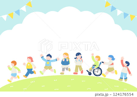 外で楽しそうに走るこども達とガーランドのフラットなイラスト(セット) 124176554
