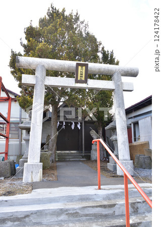 早春の北海道函館市で金刀比羅神社境内の風景を撮影 124178422