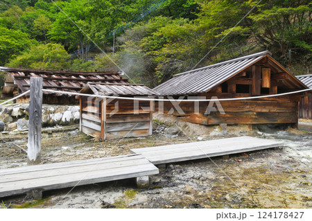 奥日光湯元温泉　湯元源泉（栃木県日光市） 124178427