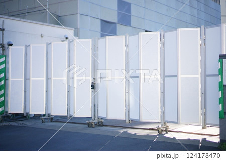 工事現場のパネルゲート 124178470