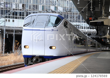 【JR西日本】281系 特急「はるか」〜30周年〜(梅田貨物線:新大阪駅) 【JR西日本】281系 特急「はるか」〜30周年〜(梅田貨物線:新大阪駅) 124178569