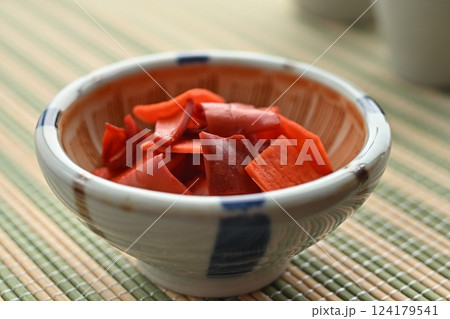 カットよっちゃん 124179541