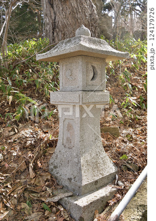 早春の北海道函館市で住三吉神社境内の風景を撮影 早春の北海道函館市で住三吉神社境内の風景を撮影 124179726