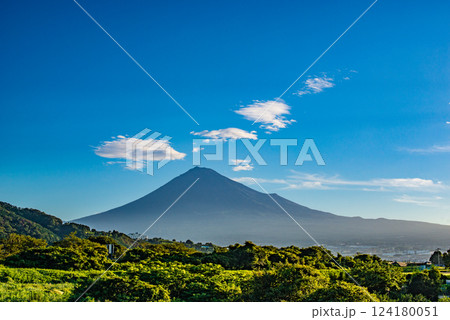 晴れた日の夏の富士山 晴れた日の夏の富士山 124180051