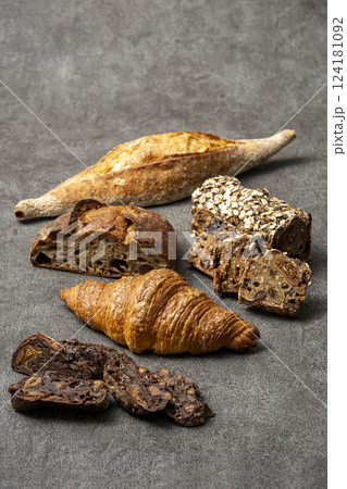 いろいろなパン　パン集合 124181092