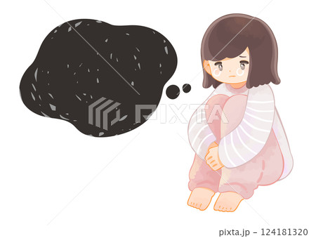 パジャマで膝を抱えて泣いている子供　不登校　登校拒否 124181320