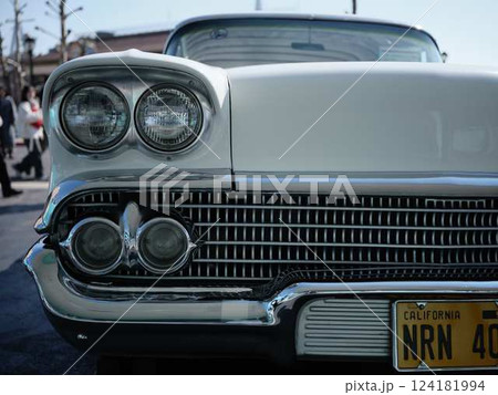 アメ車　ホワイト　キューバ 124181994