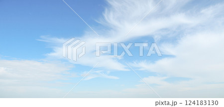 Blue sky background with soft white clouds, sunny weather, natural daylight, peaceful atmosphere, nature themes, serene and calm outdoor environment 124183130