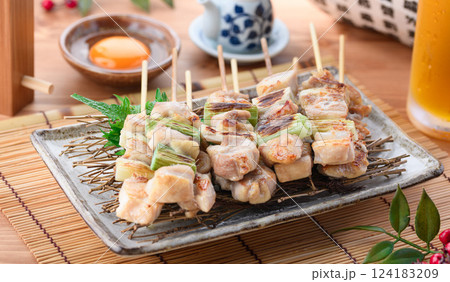 焼きたての焼き鳥　（ もも 　ネギマ ） 124183209