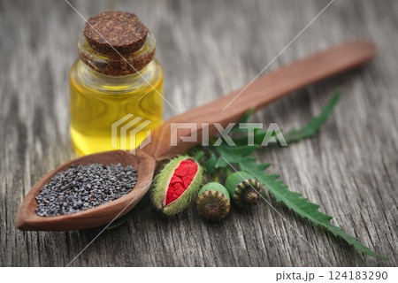 Poppy flower and extract in a bottle Poppy flower and extract in a bottle 124183290