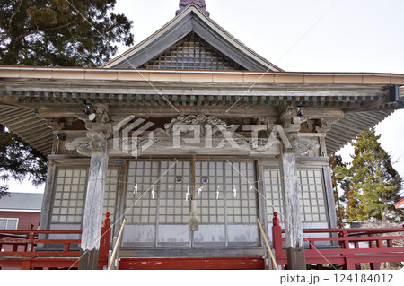 早春の北海道北斗市で谷好稲荷神社と川濯神社境内の風景を撮影 124184012