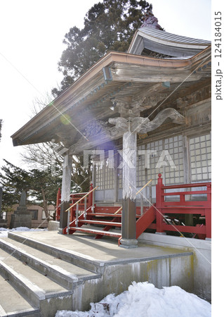 早春の北海道北斗市で谷好稲荷神社と川濯神社境内の風景を撮影 124184015