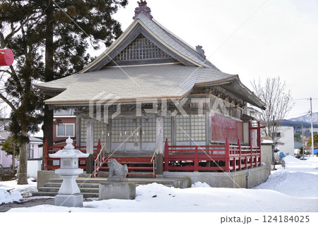 早春の北海道北斗市で谷好稲荷神社と川濯神社境内の風景を撮影 早春の北海道北斗市で谷好稲荷神社と川濯神社境内の風景を撮影 124184025