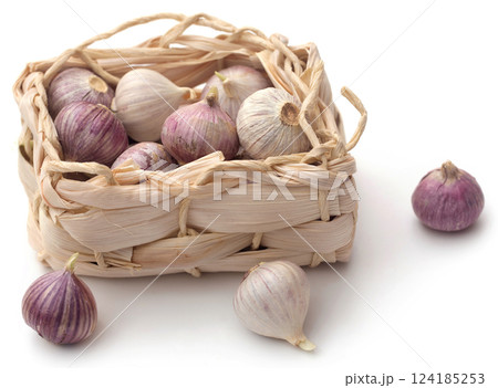 Solo or single clove garlic 124185253