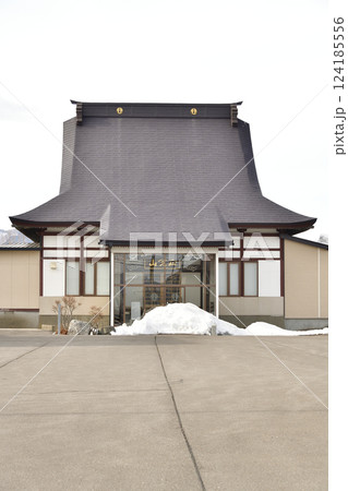早春の北海道北斗市で正覚山谷好寺境内の風景を撮影 124185556
