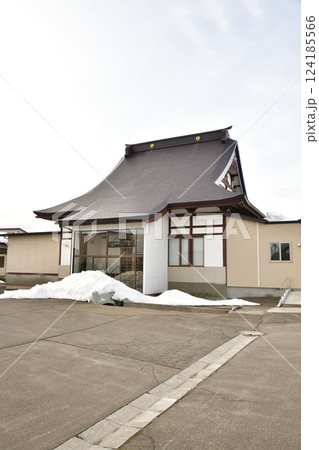 早春の北海道北斗市で正覚山谷好寺境内の風景を撮影 124185566