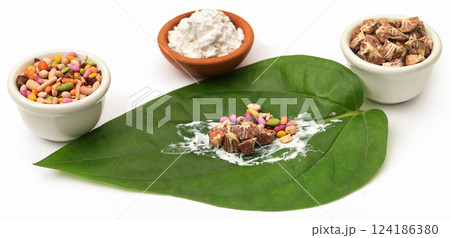 Betel leaf and its spices 124186380