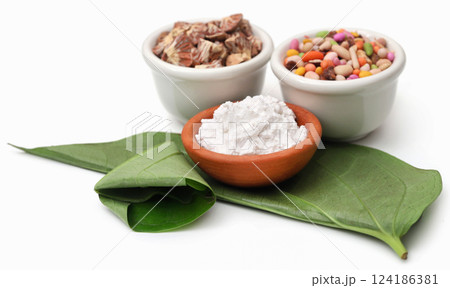 Betel leaf and its spices 124186381