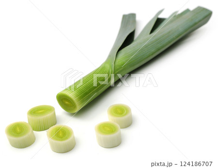 Fresh leek stems and leaves 124186707