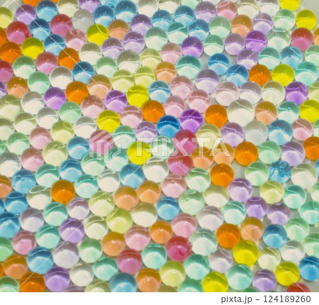 カラフルなウォータービーズ 124189260