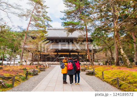 秋の京都　南禅寺　法堂 124189572