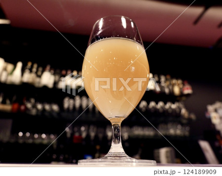 ビアバーで楽しむヘイジーIPA ビアバーで楽しむヘイジーIPA 124189909