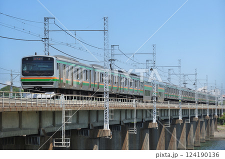 東海道本線　茅ヶ崎－平塚　JR東日本　E231系1000番台　K-35編成（国府津） 124190136