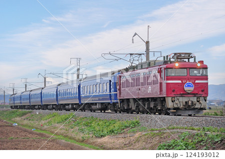 奥羽本線　弘前－石川　JR東日本　EF81-137+24系（青森）　あけぼの 124193012