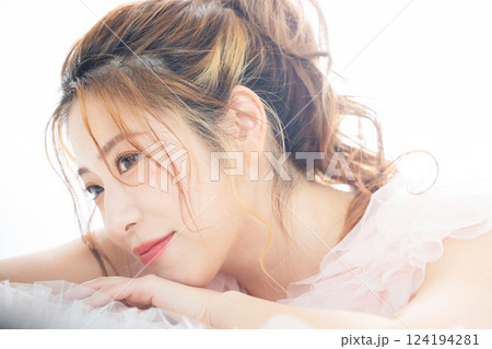 若い女性のビューティーイメージ 若い女性のビューティーイメージ 124194281