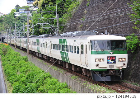 伊東線 網代-伊豆多賀 JR東日本 185系 A8編成(大宮) 踊り子 伊東線 網代-伊豆多賀 JR東日本 185系 A8編成(大宮) 踊り子 124194319
