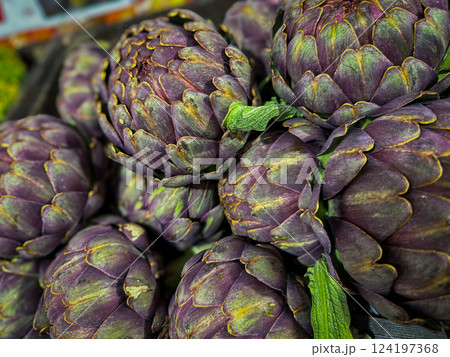 Many artichoke inflorescences on the counter in the store Many artichoke inflorescences on the counter in the store 124197368