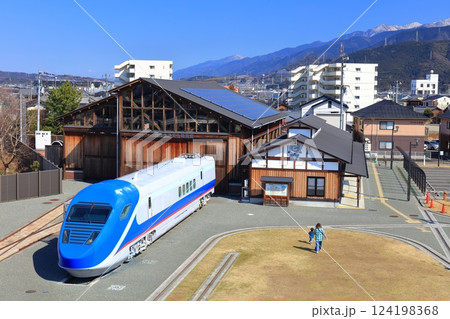 【愛媛県】快晴の四国鉄道文化館とフリーゲージトレイン 【愛媛県】快晴の四国鉄道文化館とフリーゲージトレイン 124198368