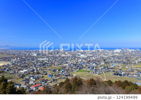 【愛媛県】快晴の西条市街地 【愛媛県】快晴の西条市街地 124199499