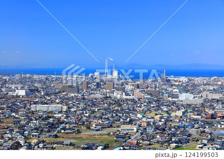 【愛媛県】快晴の西条市街地 【愛媛県】快晴の西条市街地 124199503