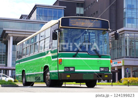 路線バス　秋田中央交通の中型バス 124199823