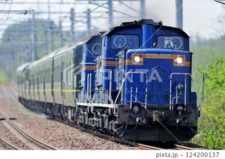 千歳線　島松－北広島　JR北海道　DD51-1137＋JR西日本　24系　トワイライトエクスプレス 124200137