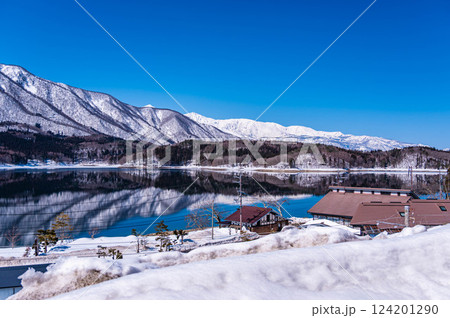 早春の青木湖 早春の青木湖 124201290