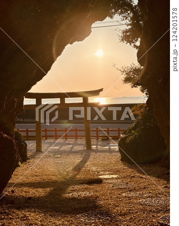 神の住む島 神の住む島 124201578