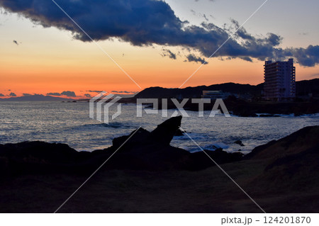 野島崎公園から眺める夕焼け 野島崎公園から眺める夕焼け 124201870