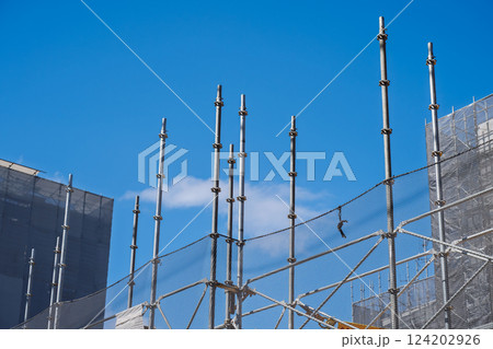 建設の基礎工事と足場の架け払い 建設の基礎工事と足場の架け払い 124202926