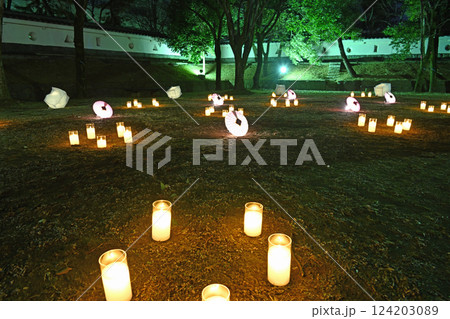 蝋燭の灯りと和傘 蝋燭の灯りと和傘 124203089