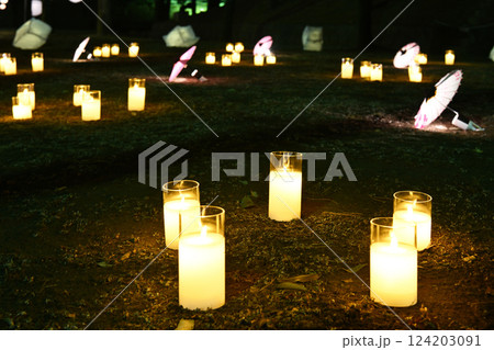 蝋燭の灯りと和傘 蝋燭の灯りと和傘 124203091