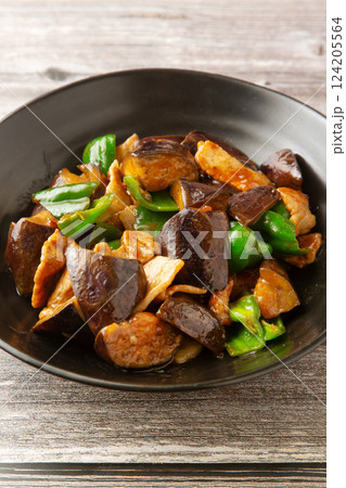 茄子と豚肉の味噌炒め 124205564