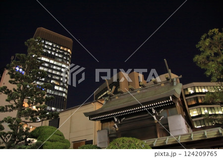 神戸元町のランドマーク大丸神戸店と旧居留地と三宮神社 神戸元町のランドマーク大丸神戸店と旧居留地と三宮神社 124209765